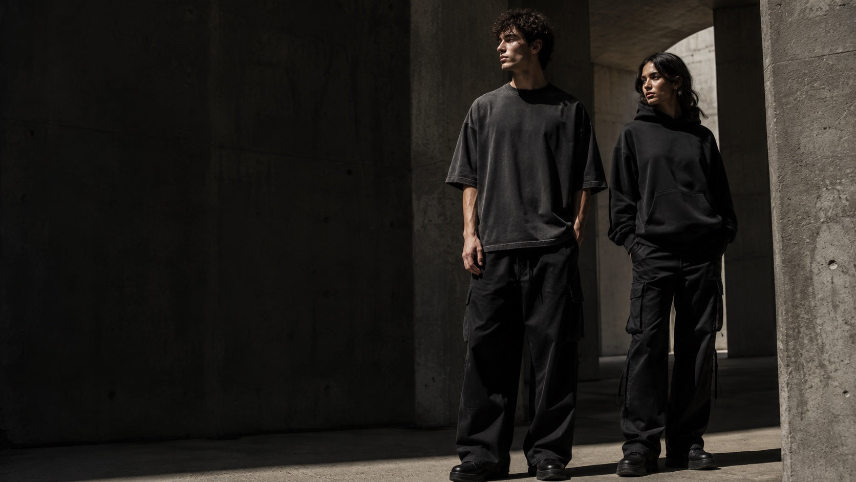Campaña de Iron Creed: estilo urbano en tonos negros y carbón.
